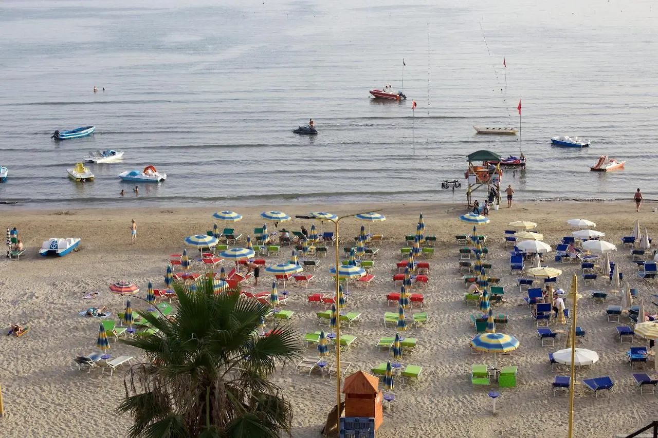 Vila One Beach Hotel Durrës 4*,