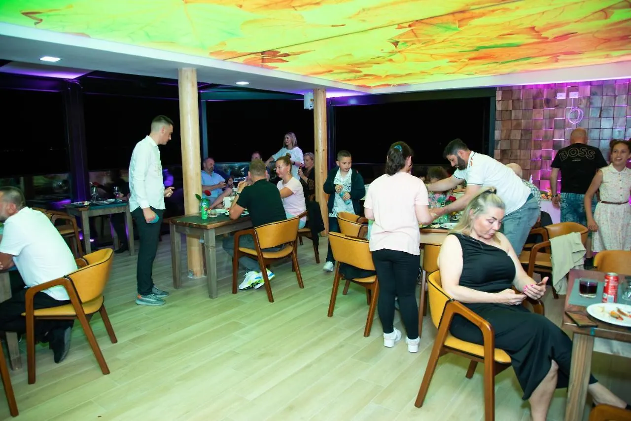 Vila One Beach Hotel Durrës 4*,