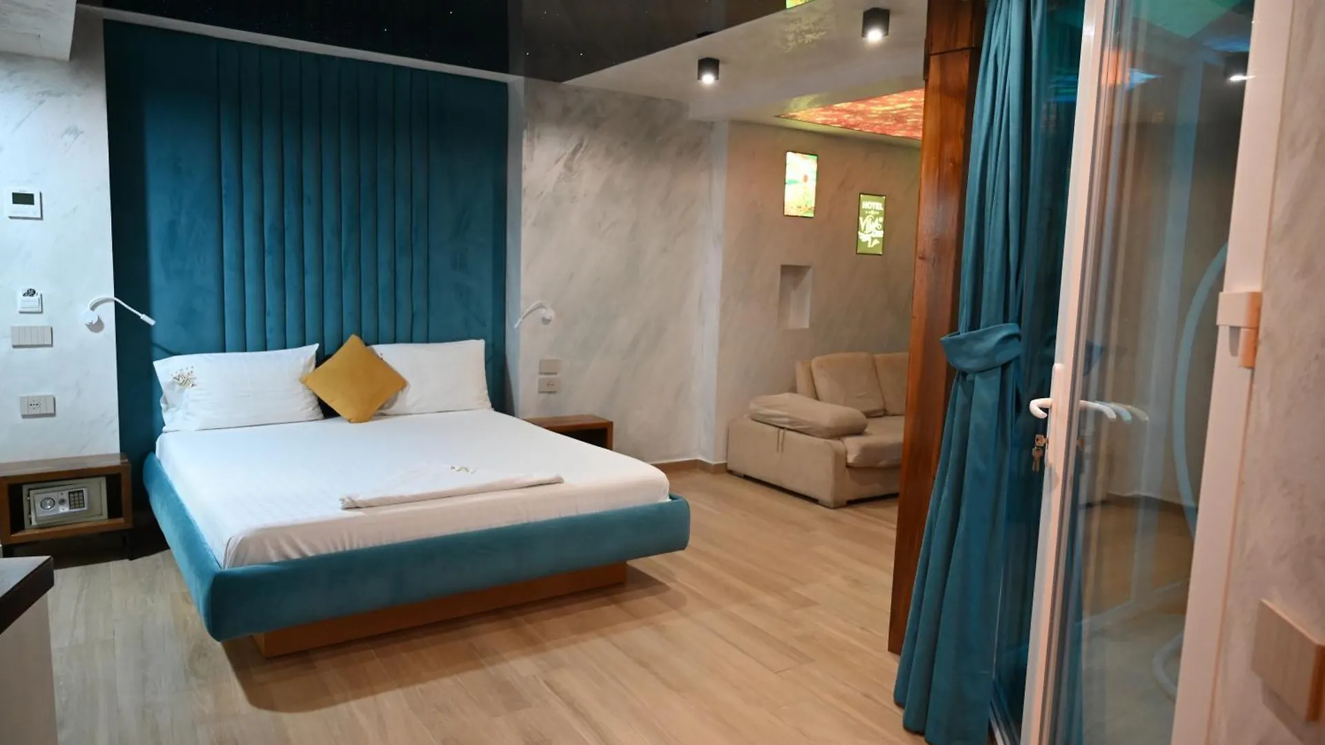 Vila One Beach Hotel Durres 4*,