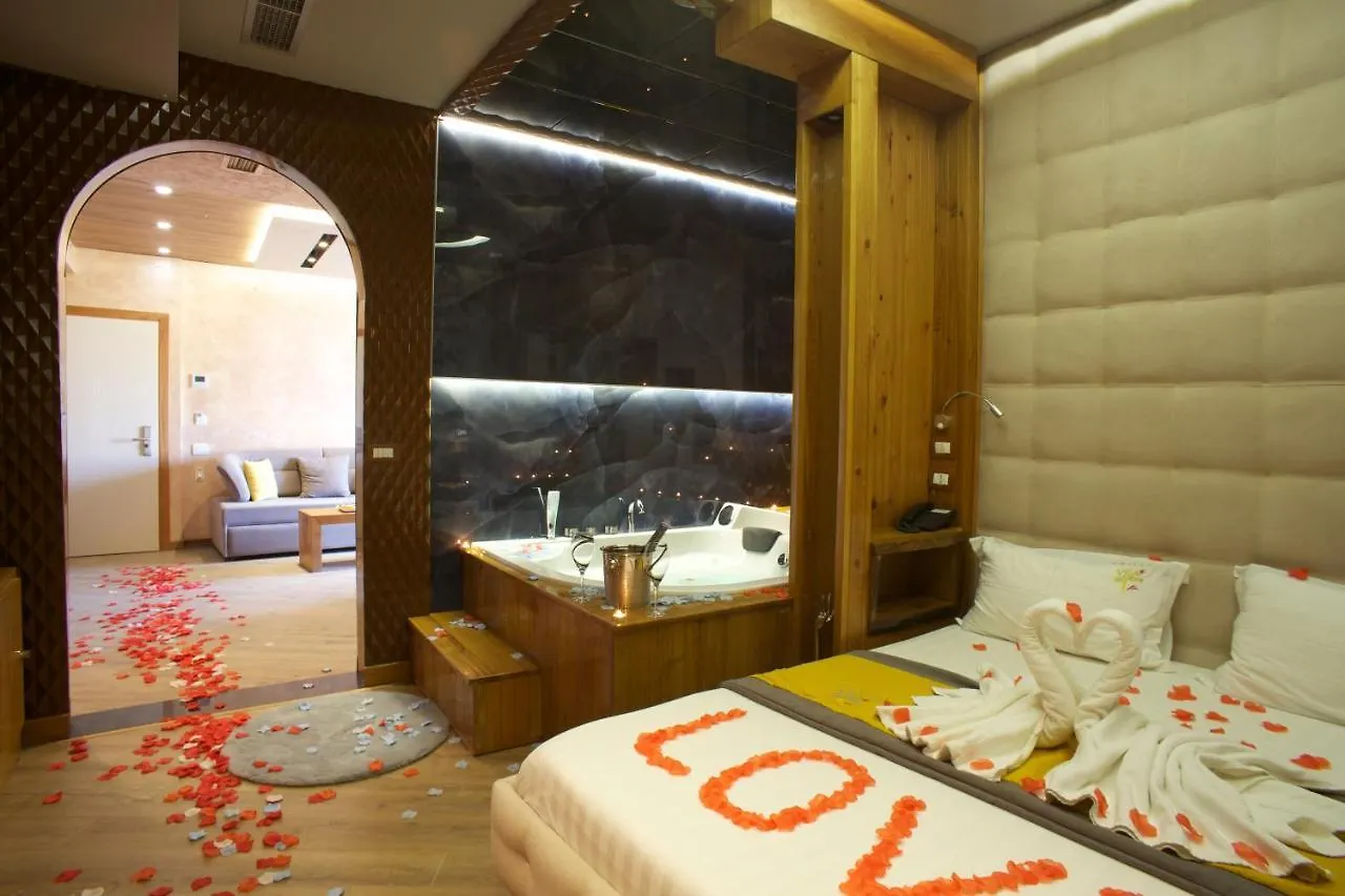 Vila One Beach Hotel Durres 4*,
