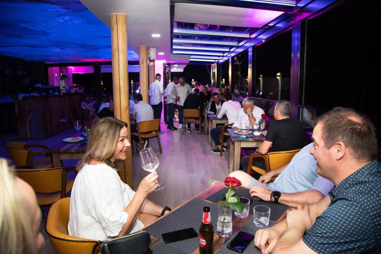 Vila One Beach Hotel Durrës 4*,  Albánie