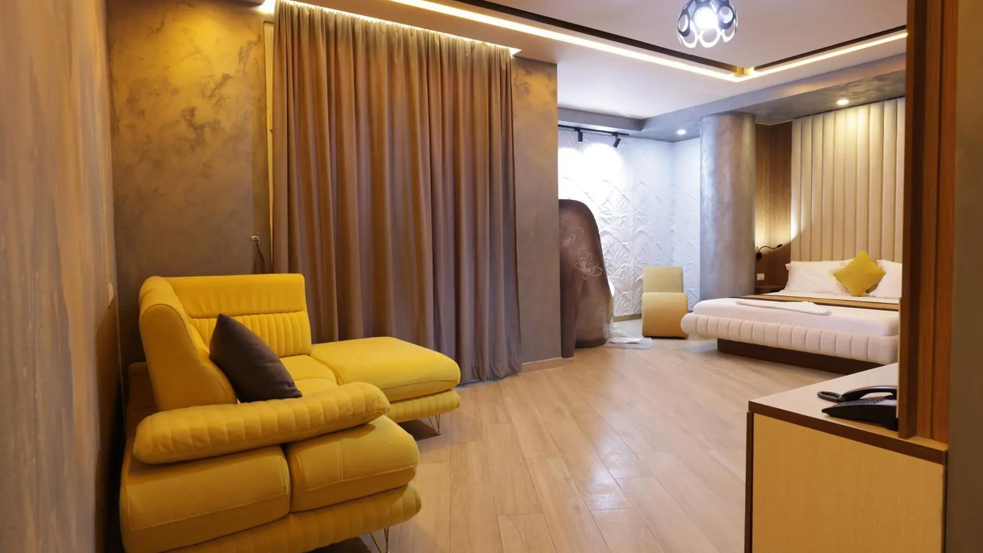 Vila One Beach Hotel Durres 4*,  Albania